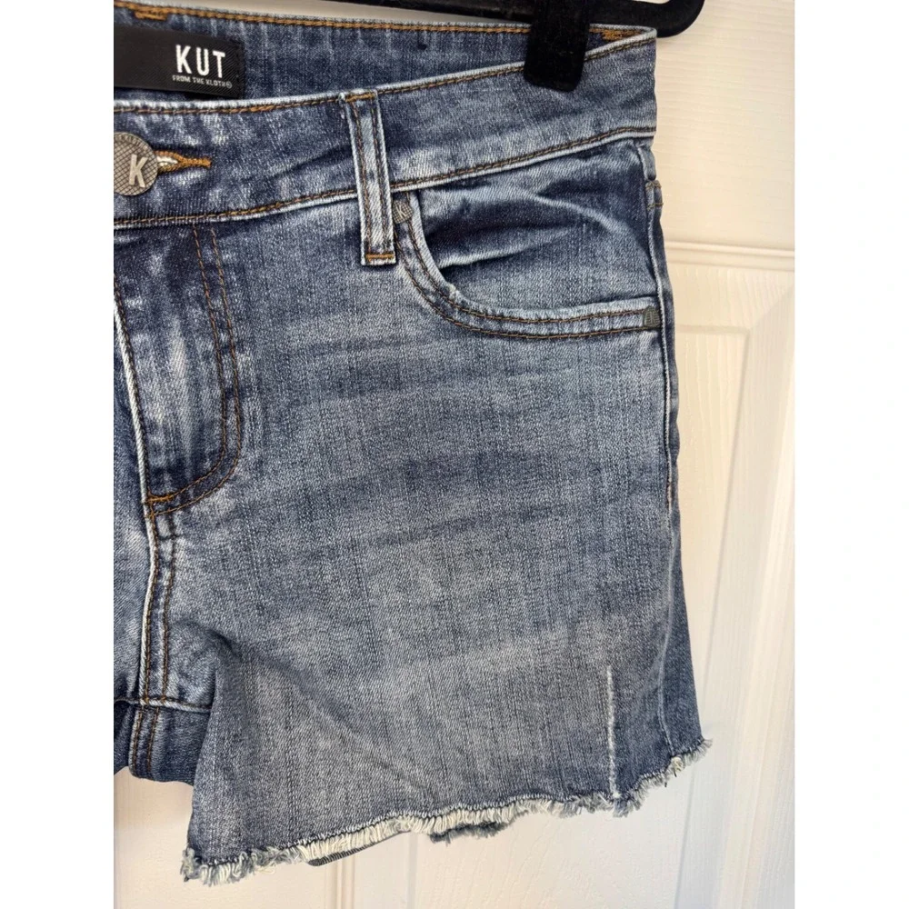 KUT from the Kloth Women Medium Wash Cut Off Denim Shorts Size 6 Raw Hem